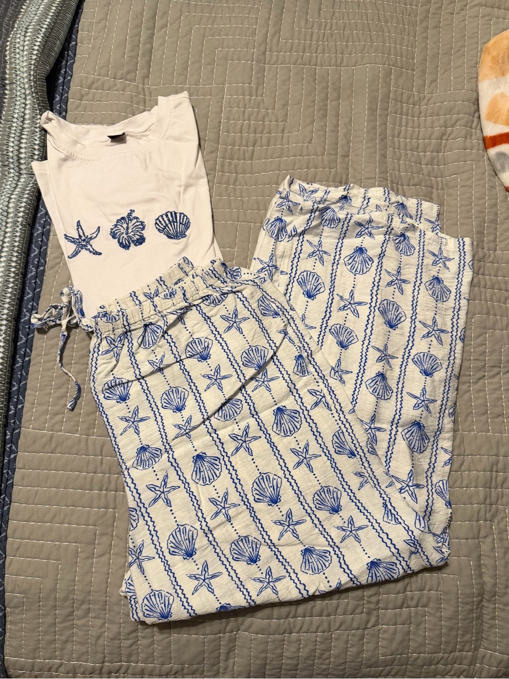 New Seashell Print Lounge Set - White & Blue